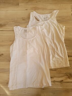 Aveto White Women's Tank Top Set - 2 Pack